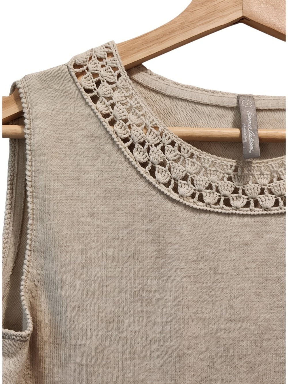 Hannah Anderson Crochet-Trim Knit Top Beige knit Sleeveless Tank. Small
